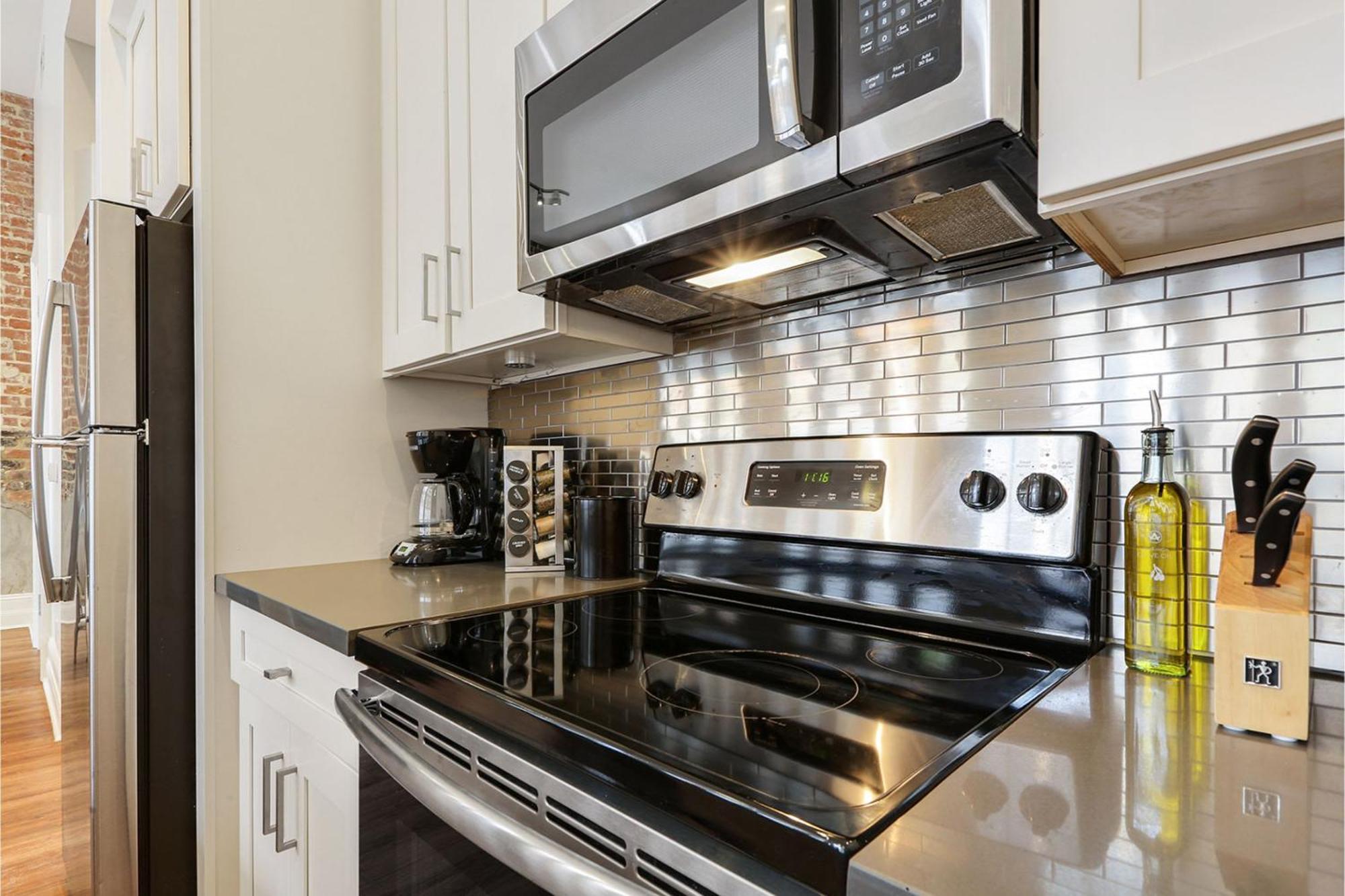 CARONDELET STREET APARTMENT BY STAY ALFRED NEW ORLEANS, LA